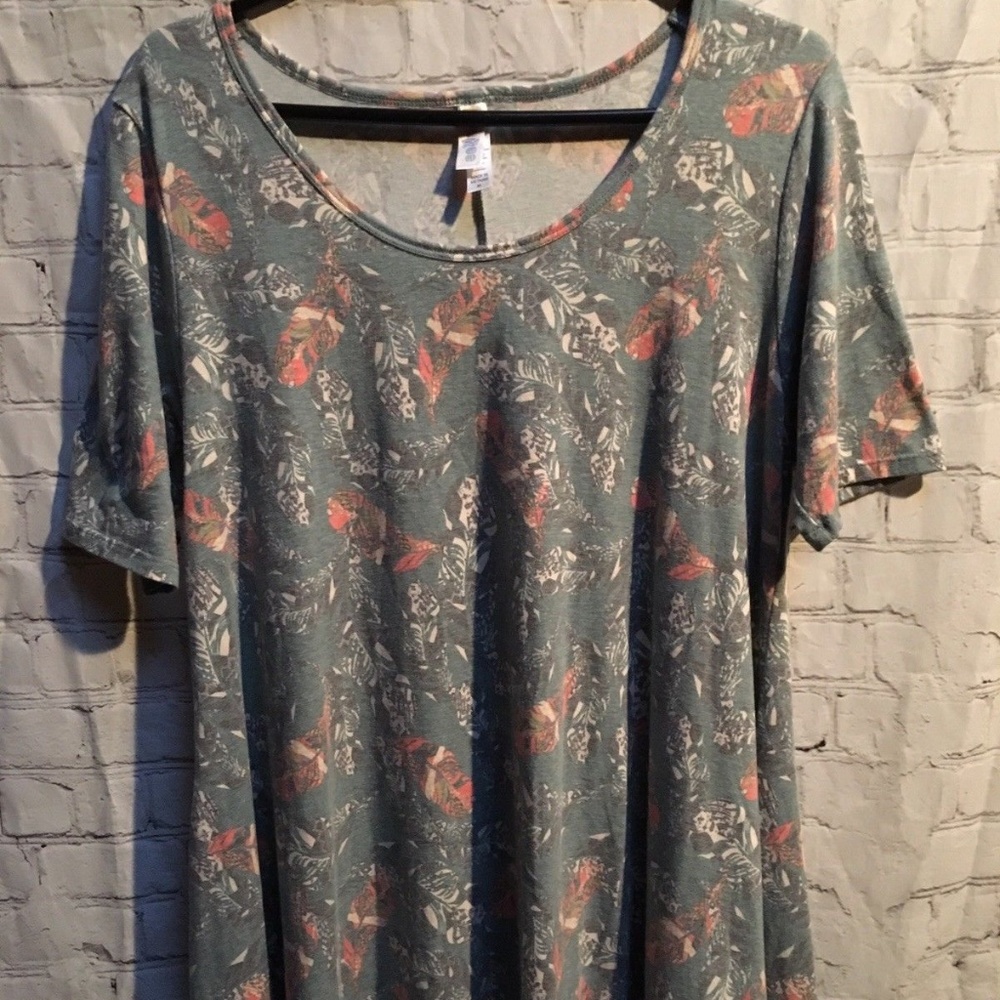 LuLaRoe Perfect T Green Multicolored Feathers M
